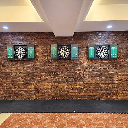 Burgundy Mckinley Place Service Apartment มะนิลา ภายนอก รูปภาพ