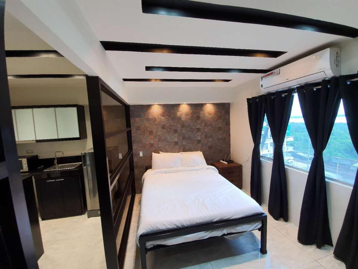 Burgundy Mckinley Place Service Apartment มะนิลา ภายนอก รูปภาพ