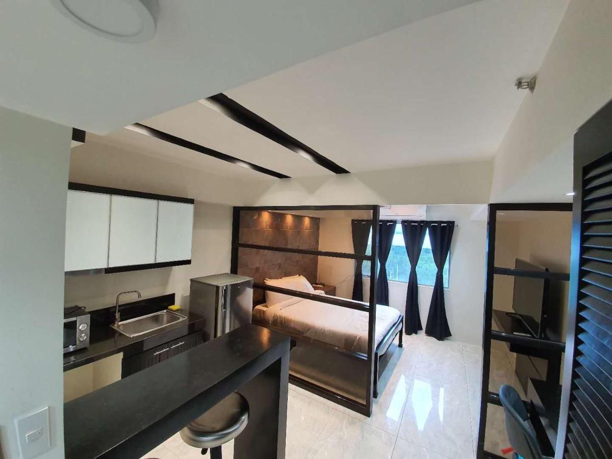 Burgundy Mckinley Place Service Apartment มะนิลา ภายนอก รูปภาพ