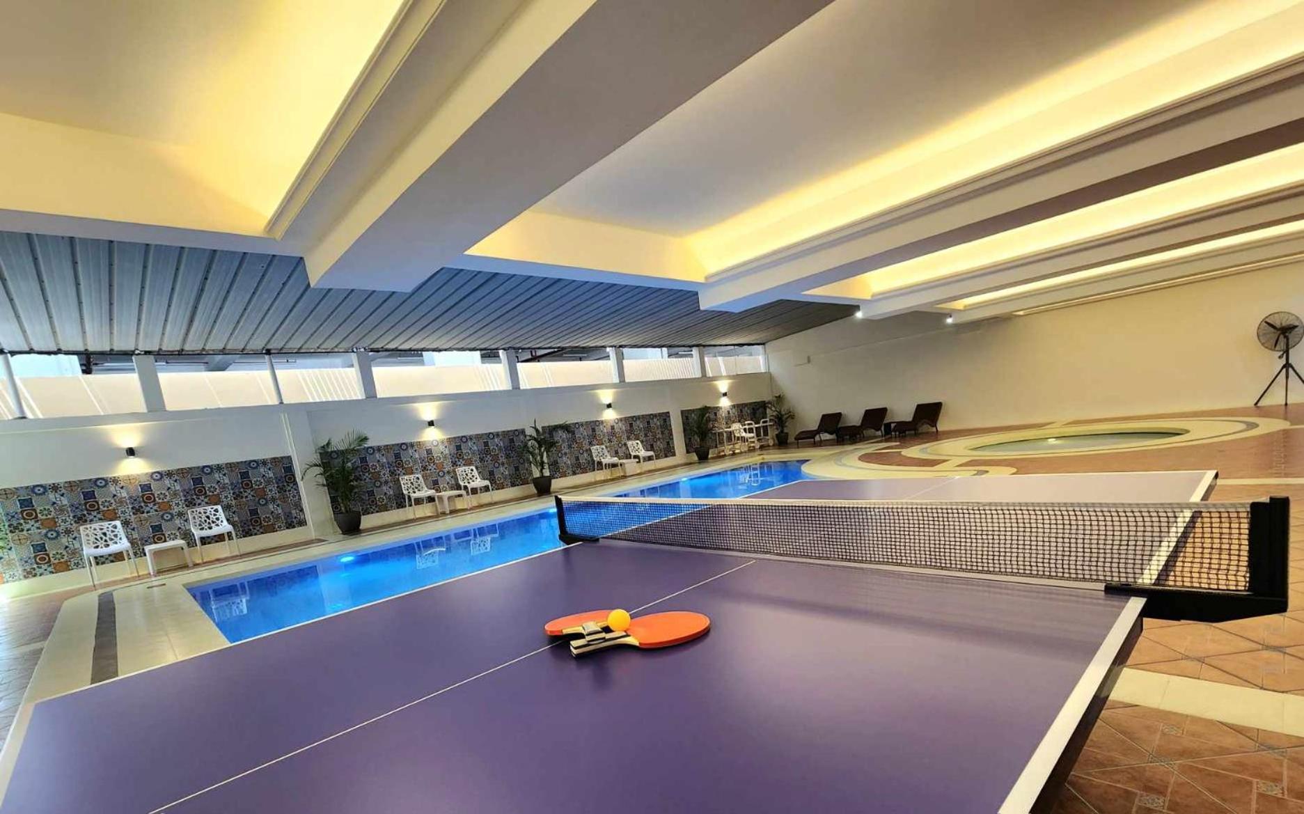 Burgundy Mckinley Place Service Apartment มะนิลา ภายนอก รูปภาพ