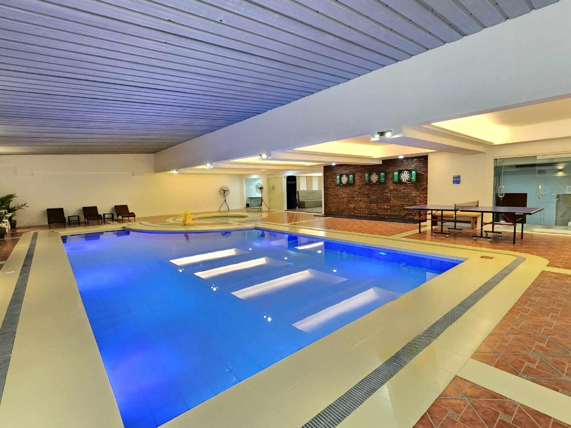 Burgundy Mckinley Place Service Apartment มะนิลา ภายนอก รูปภาพ