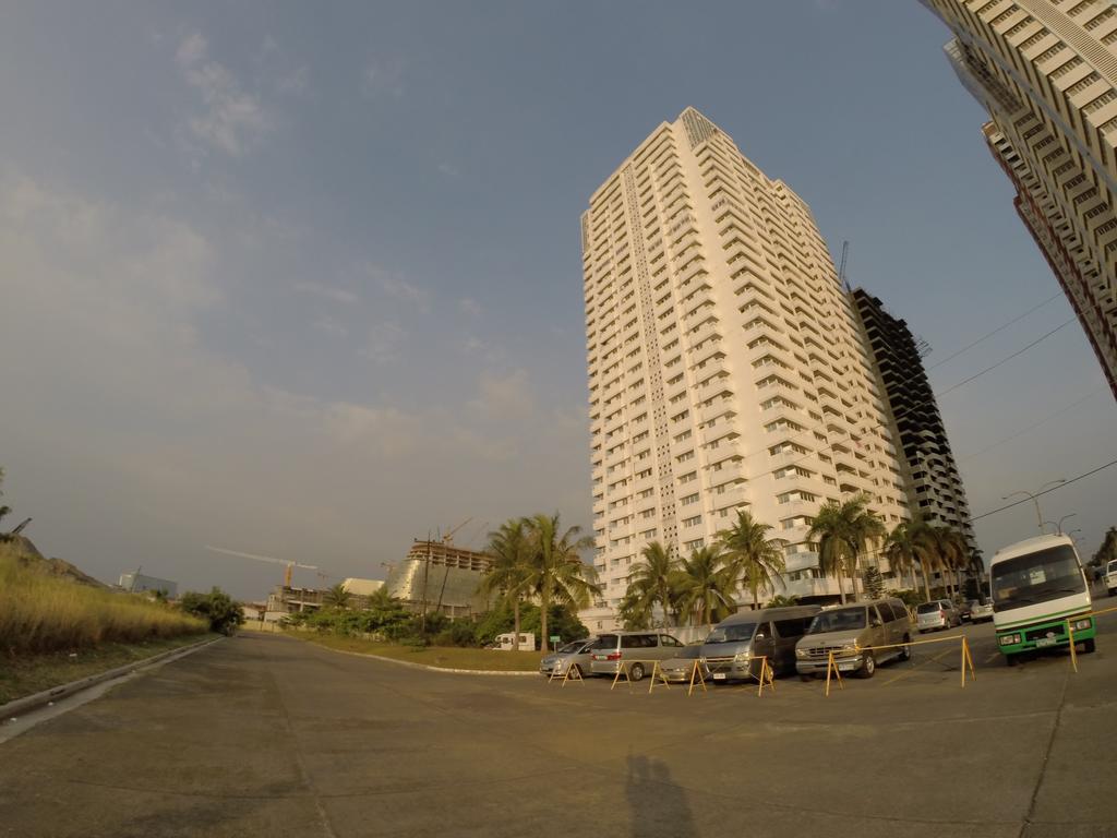 Burgundy Mckinley Place Service Apartment มะนิลา ภายนอก รูปภาพ