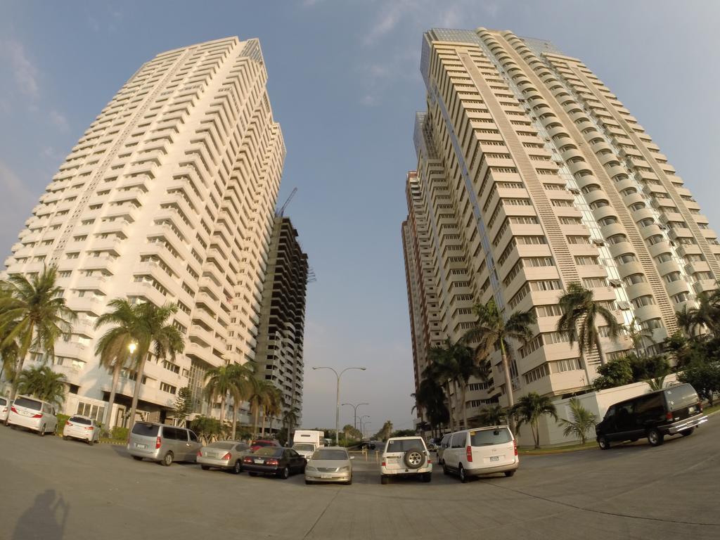 Burgundy Mckinley Place Service Apartment มะนิลา ภายนอก รูปภาพ
