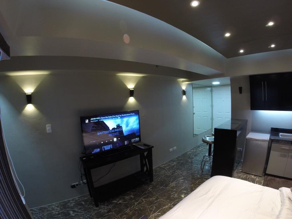 Burgundy Mckinley Place Service Apartment มะนิลา ภายนอก รูปภาพ