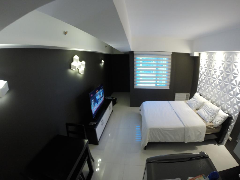Burgundy Mckinley Place Service Apartment มะนิลา ภายนอก รูปภาพ