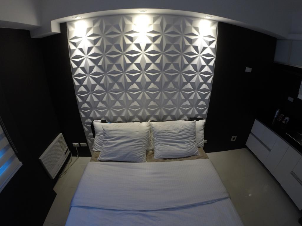 Burgundy Mckinley Place Service Apartment มะนิลา ภายนอก รูปภาพ