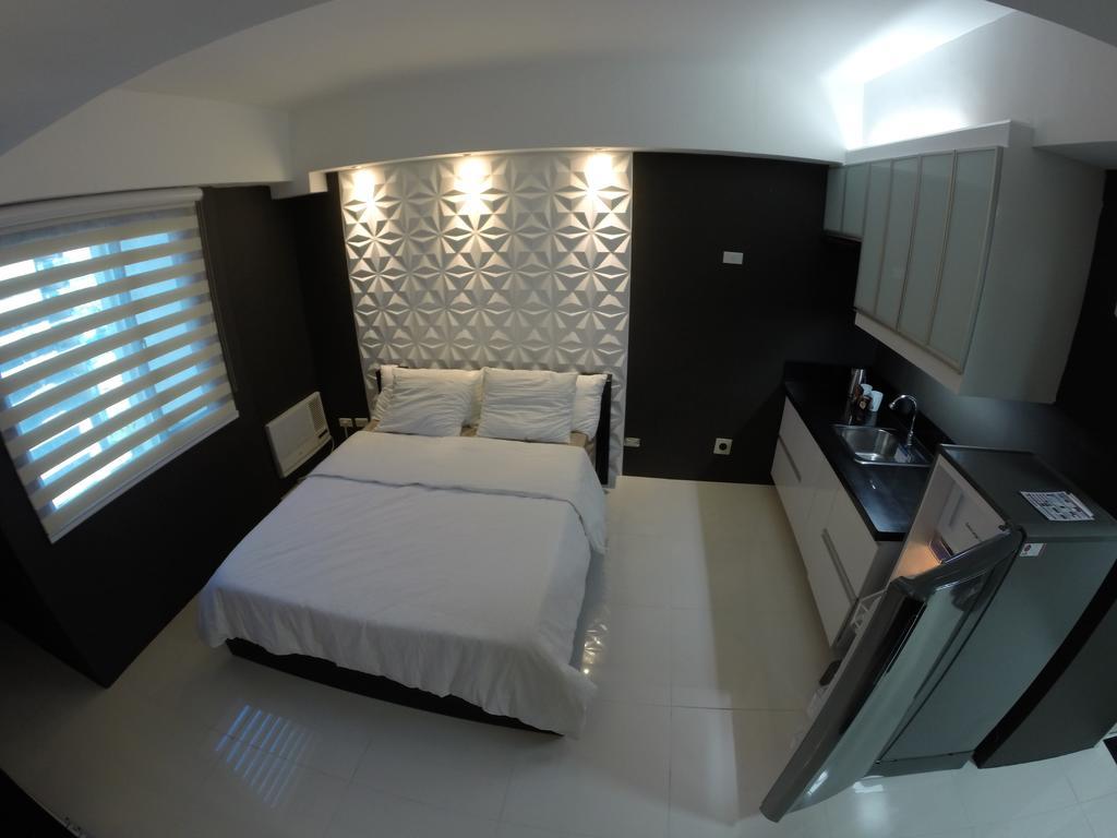 Burgundy Mckinley Place Service Apartment มะนิลา ภายนอก รูปภาพ