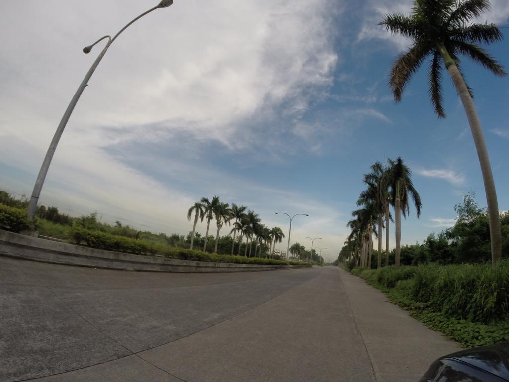 Burgundy Mckinley Place Service Apartment มะนิลา ภายนอก รูปภาพ
