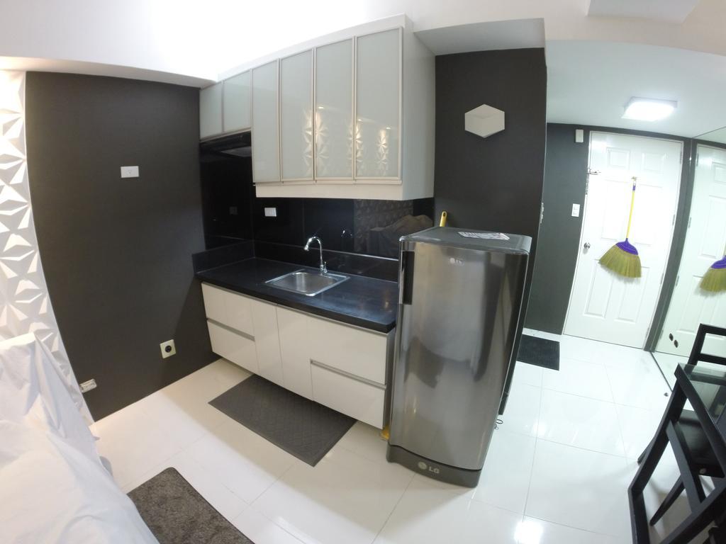 Burgundy Mckinley Place Service Apartment มะนิลา ภายนอก รูปภาพ
