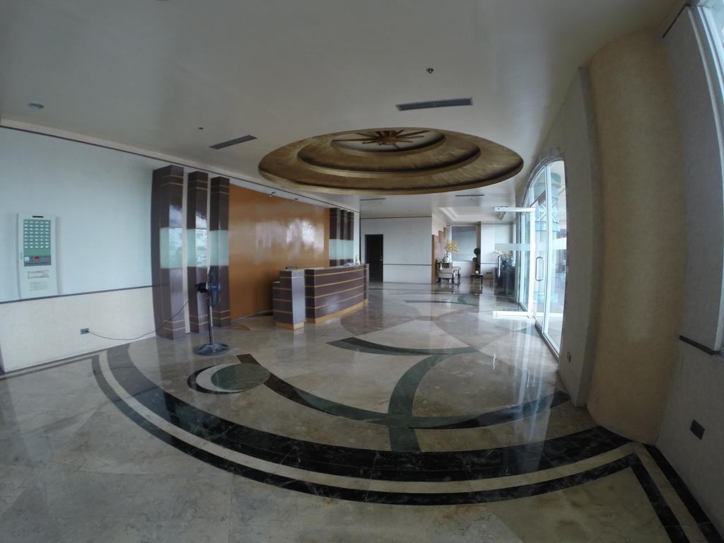 Burgundy Mckinley Place Service Apartment มะนิลา ภายนอก รูปภาพ