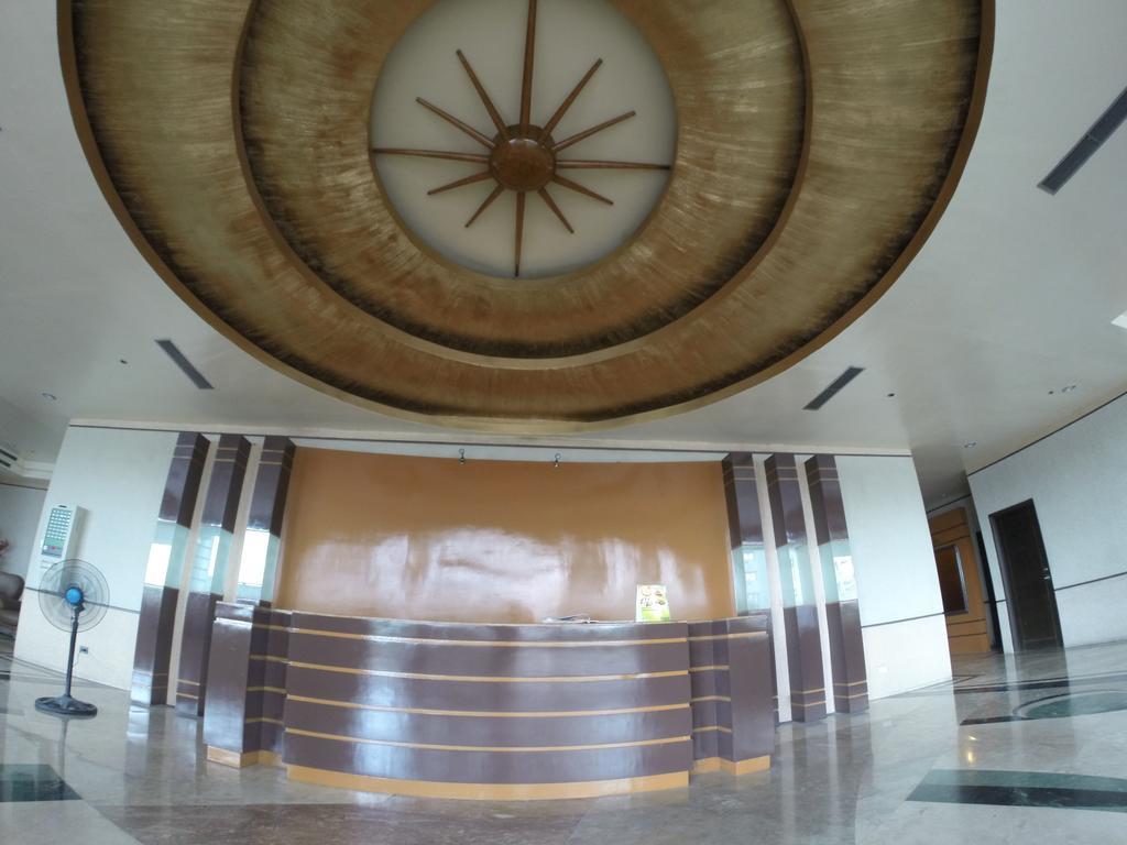 Burgundy Mckinley Place Service Apartment มะนิลา ภายนอก รูปภาพ