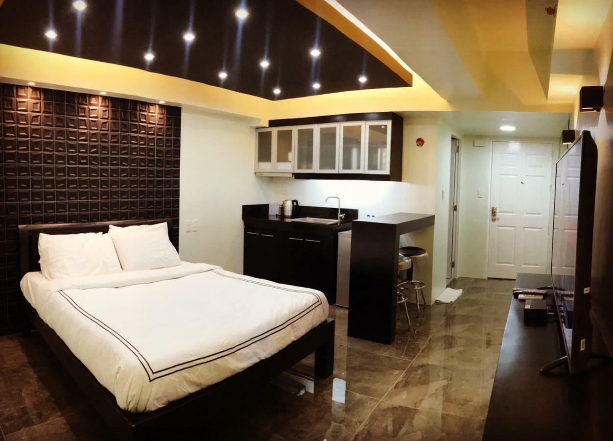 Burgundy Mckinley Place Service Apartment มะนิลา ภายนอก รูปภาพ