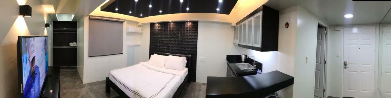 Burgundy Mckinley Place Service Apartment มะนิลา ภายนอก รูปภาพ